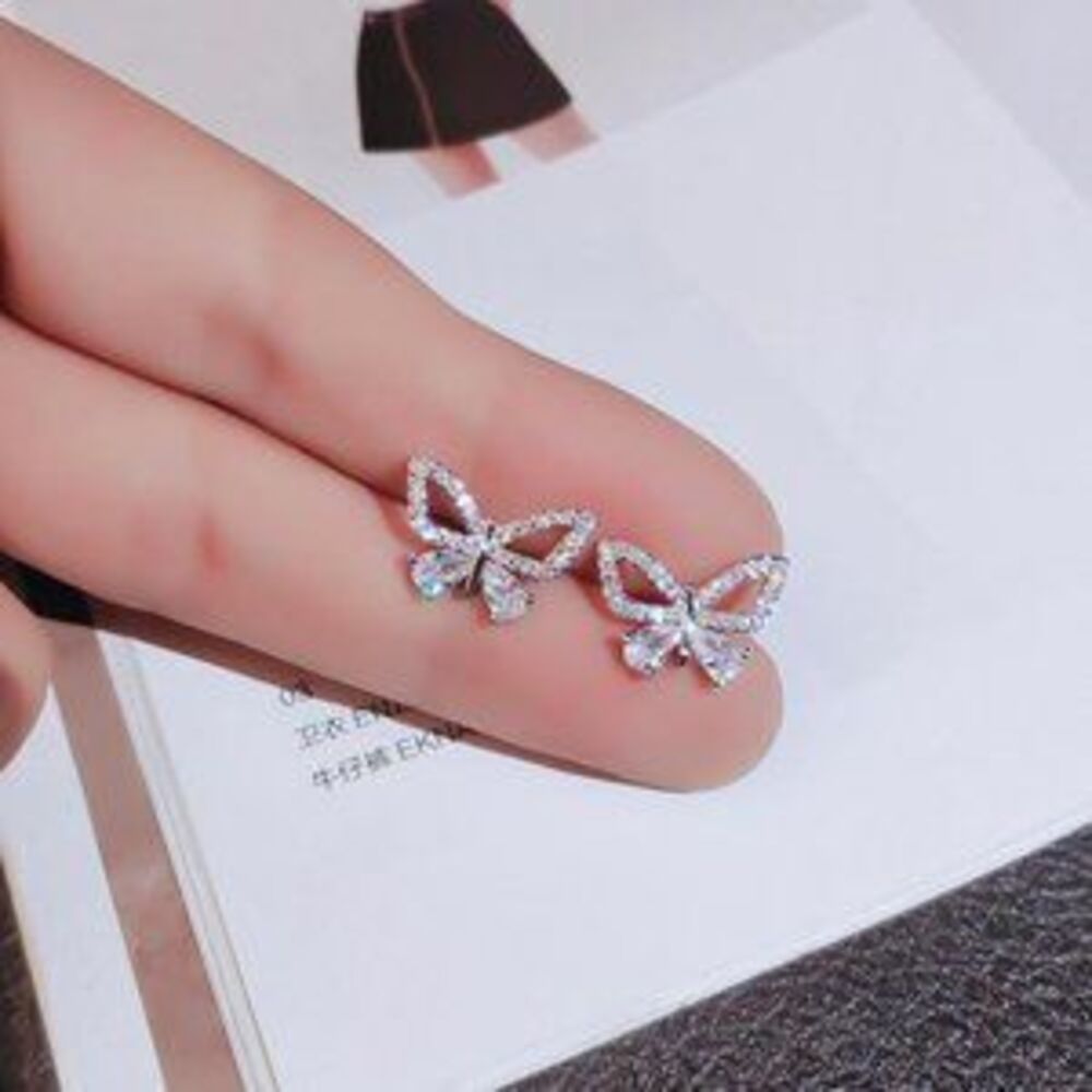 18K White Gold Diamond Butterfly Stud Earrings B